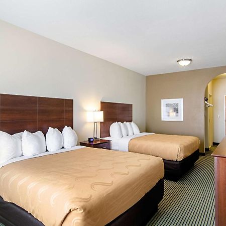 Quality Inn & Suites Near Tanger Outlet Mall Гонзалес Экстерьер фото