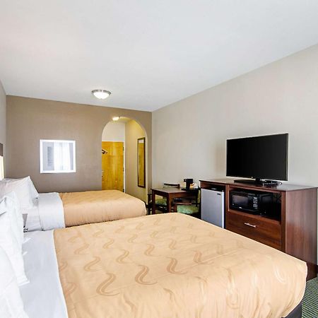 Quality Inn & Suites Near Tanger Outlet Mall Гонзалес Экстерьер фото