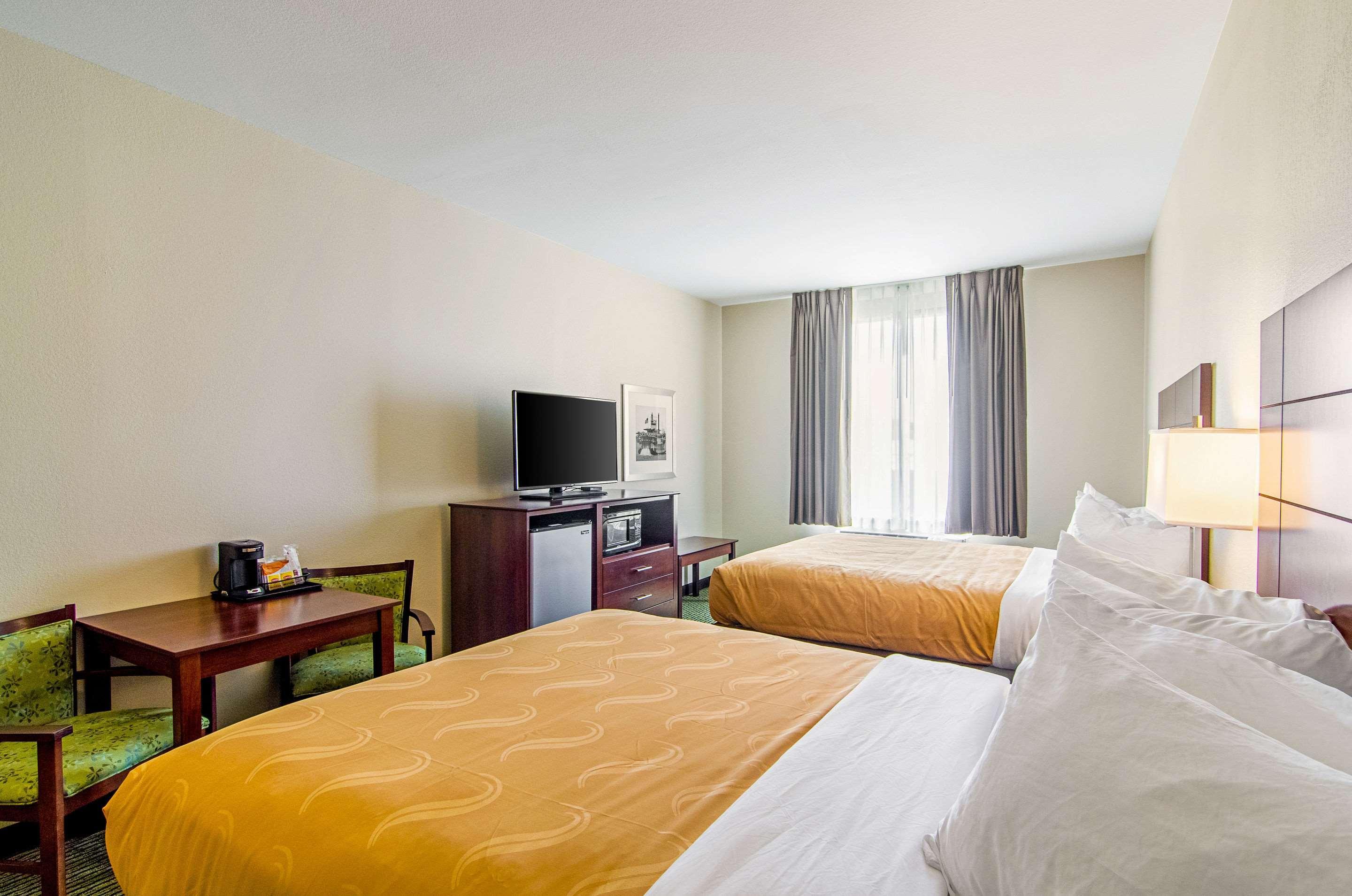 Quality Inn & Suites Near Tanger Outlet Mall Гонзалес Экстерьер фото