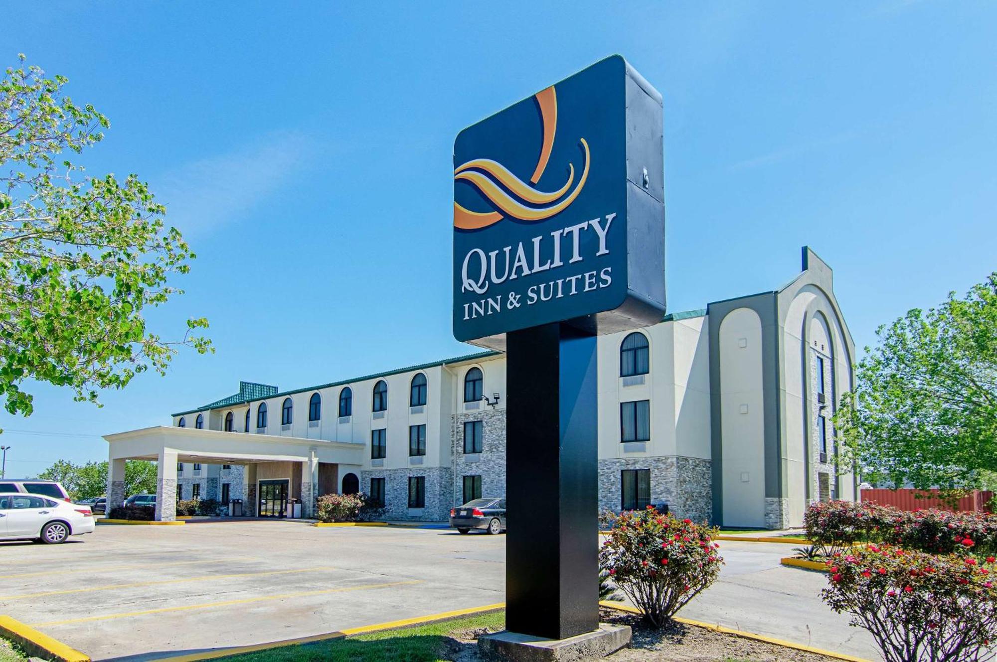Quality Inn & Suites Near Tanger Outlet Mall Гонзалес Экстерьер фото