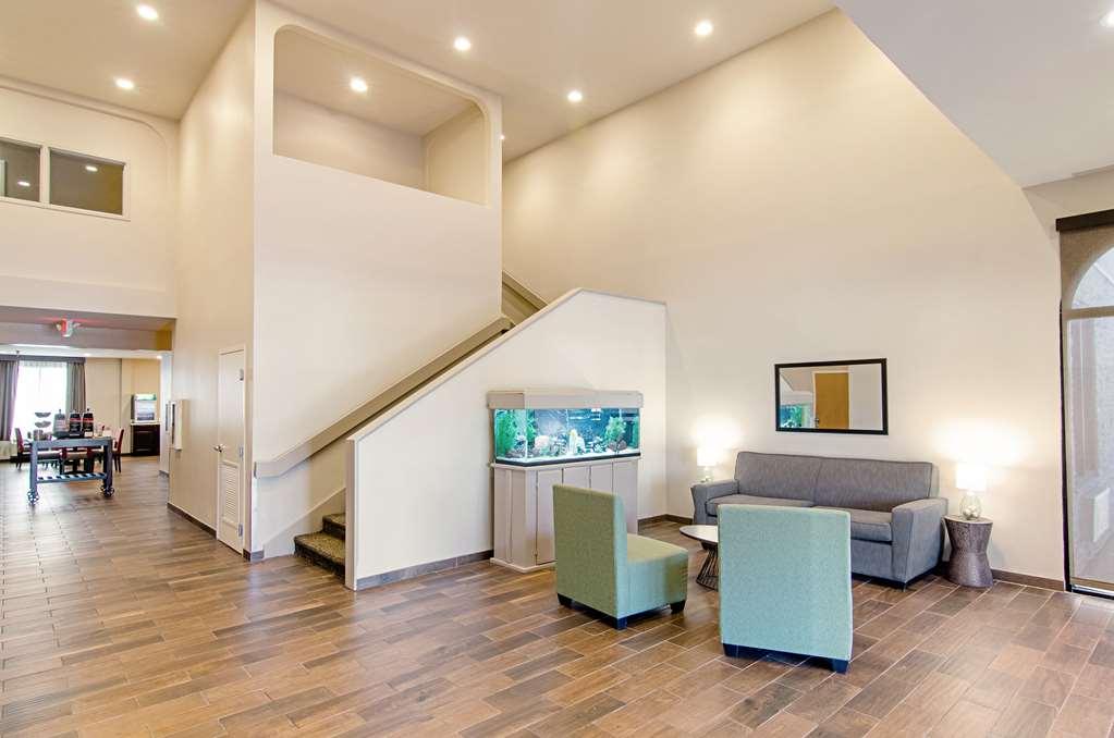 Quality Inn & Suites Near Tanger Outlet Mall Гонзалес Интерьер фото