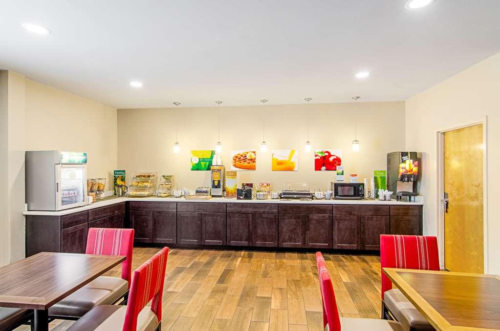Quality Inn & Suites Near Tanger Outlet Mall Гонзалес Ресторан фото