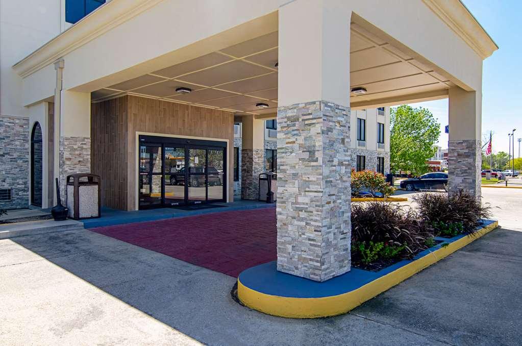 Quality Inn & Suites Near Tanger Outlet Mall Гонзалес Экстерьер фото