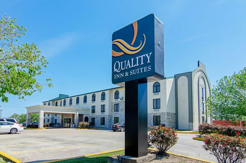 Quality Inn & Suites Near Tanger Outlet Mall Гонзалес Экстерьер фото